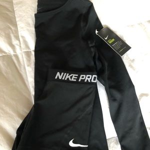 Girls black nike outfit. Long sleeve and short